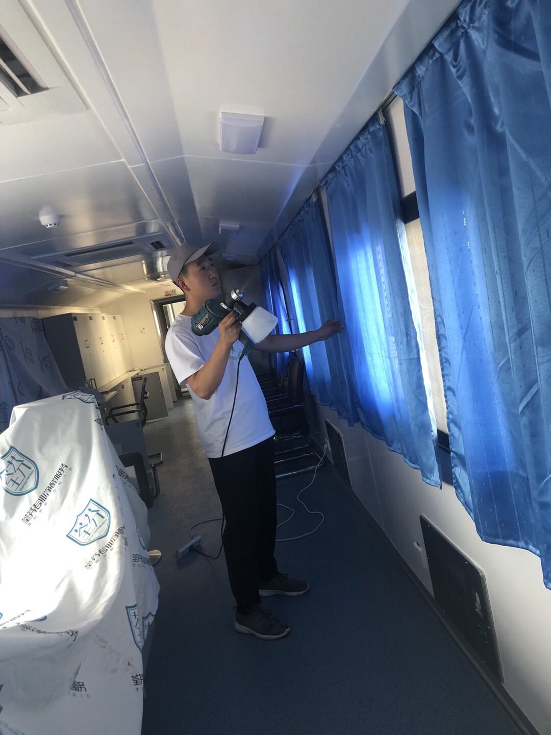 車廂窗簾窗簾全方位噴涂施工 車廂窗簾窗簾全方位噴涂施工