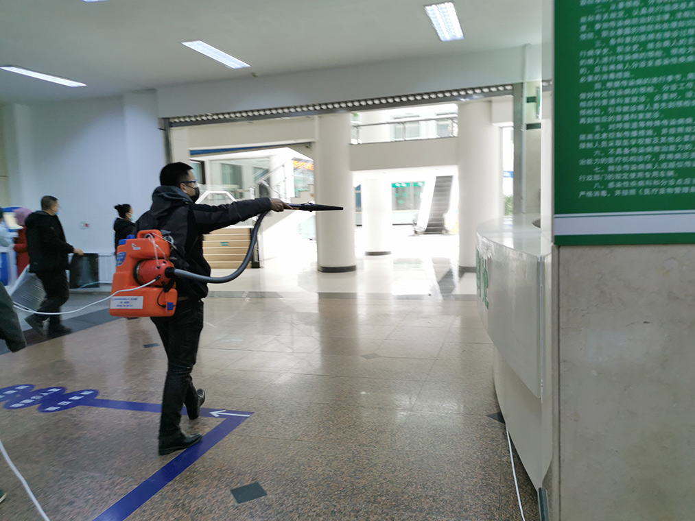 醫(yī)院大廳進(jìn)行消毒殺菌 醫(yī)院大廳進(jìn)行消毒殺菌