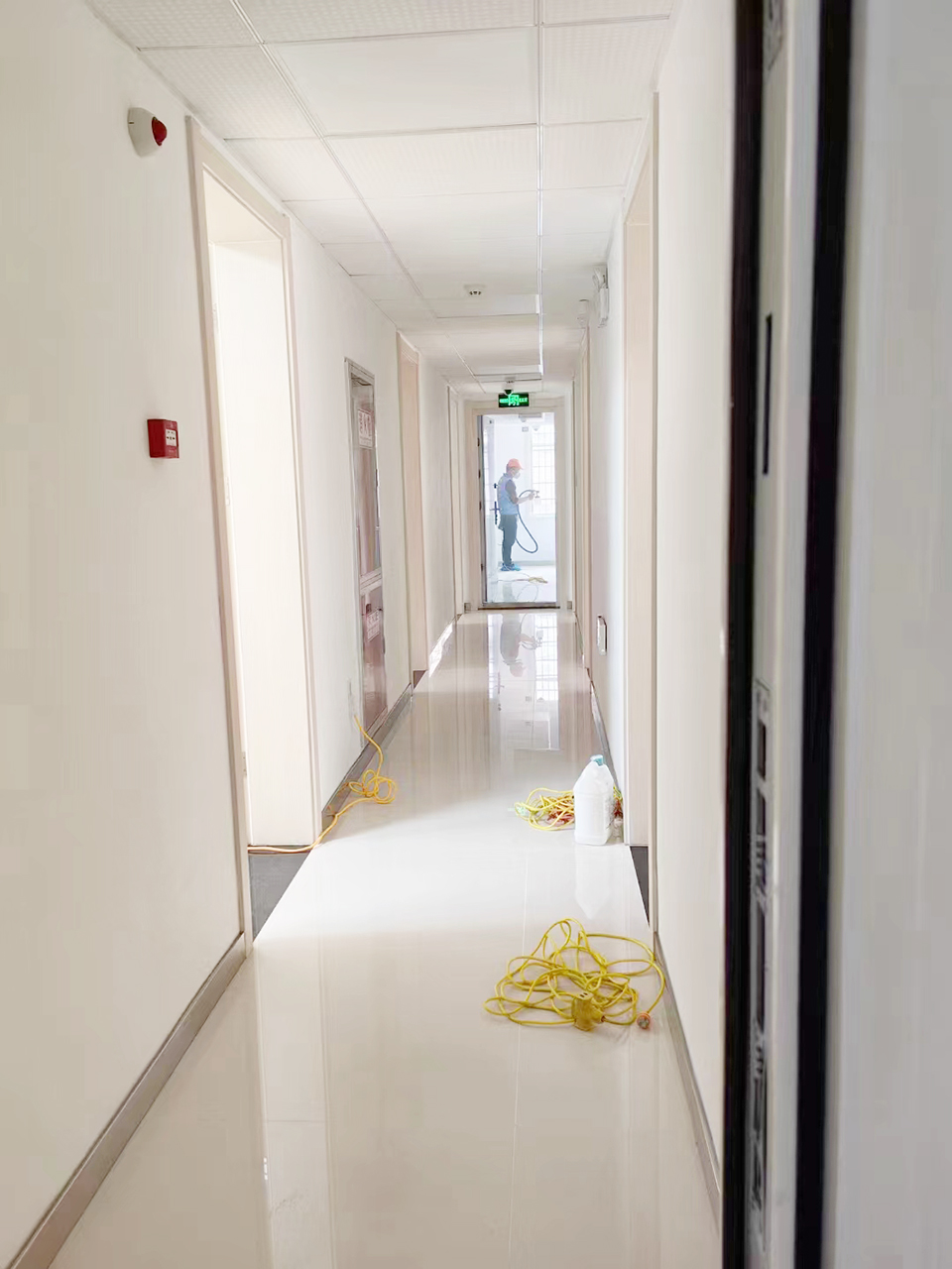 銀行過(guò)道墻面全方位噴涂施工治理 銀行過(guò)道墻面全方位噴涂施工治理